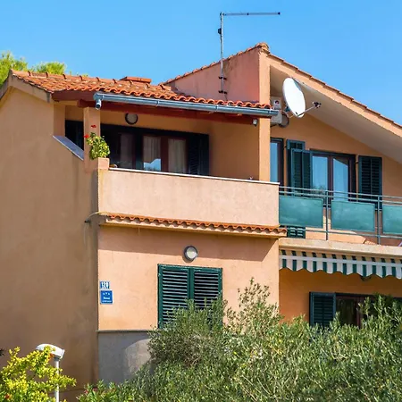 Apartment Amazing Apartment In Jadrija With House Sea View
