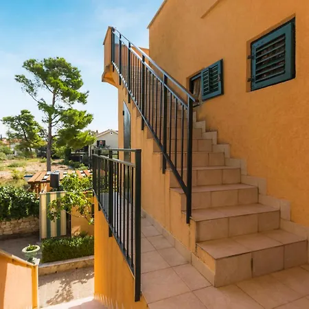Apartment Amazing Apartment In Jadrija With House Sea View *
