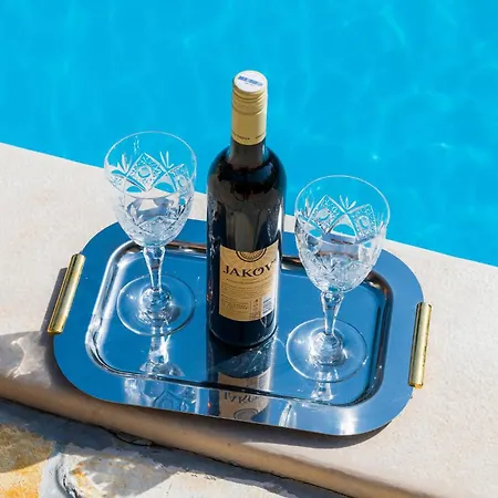 With Sea View 08 דירה *